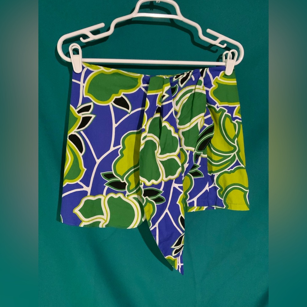 ZARA, PRINTED PAREO SKORT, FEATURING A VIBRANT GREEN, LIME AND ROYAL BLUE FLORAL